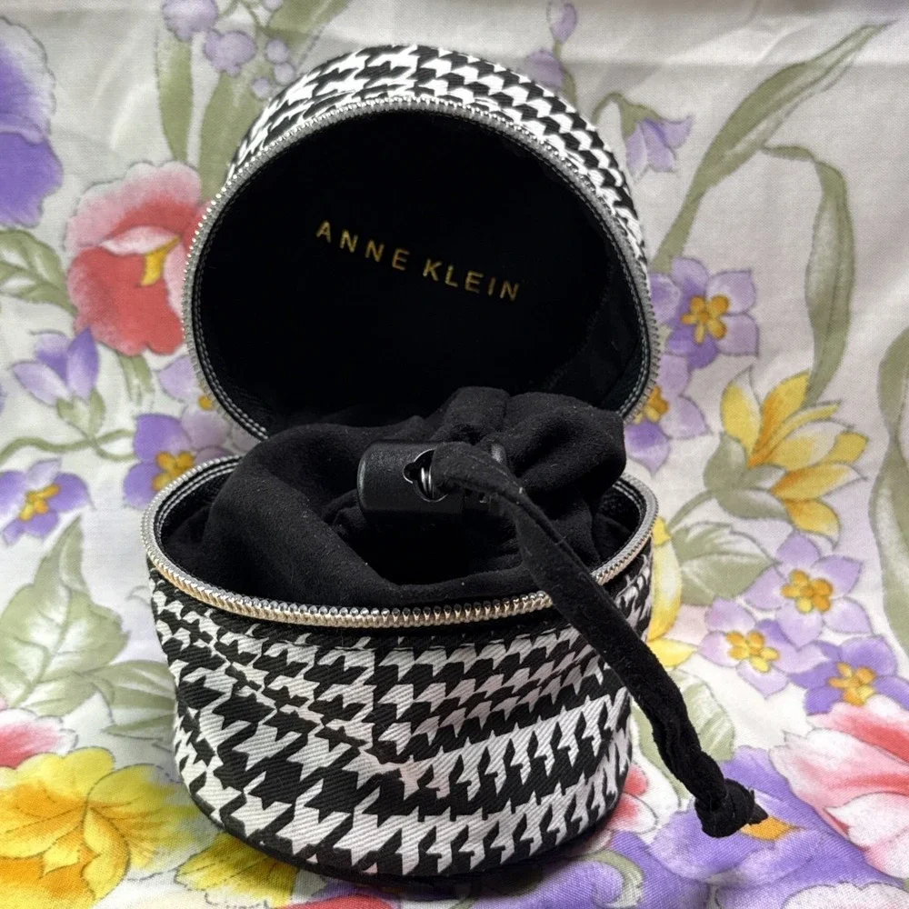Anne Klein Houndstooth Travel Jewelry Case Round Zipper Pouch 3x3